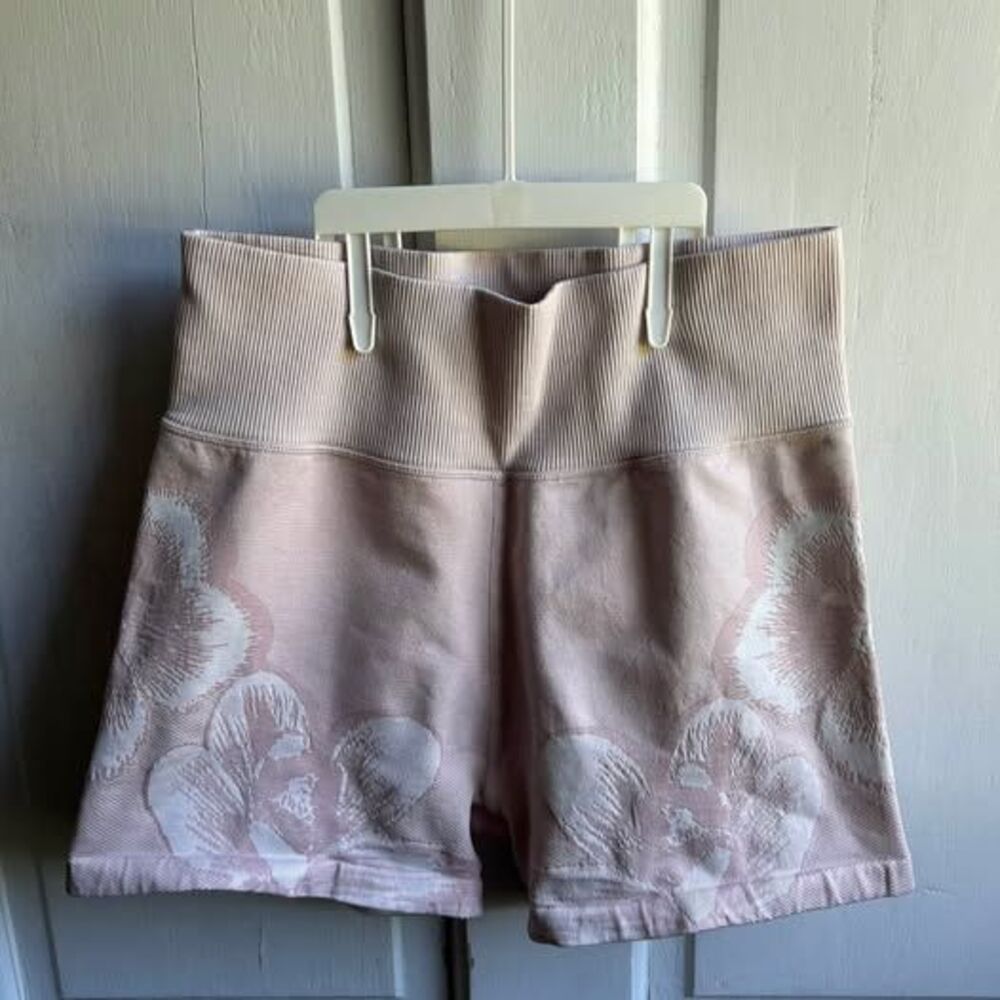 OFFLINE by Aerie Seamless Floral Shorts Size Medium